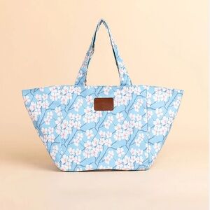 NWOT Fighting Eel Reversible Tote Sky/Ice Sakura
